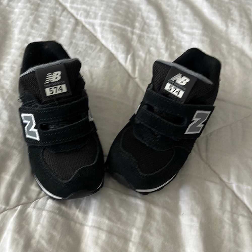NWOT- New Balance toddler size 7- 574 Core Bungee
